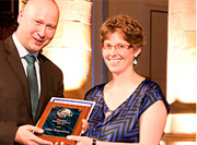 Prix 2012 - Céline Weyermann reçoit l'Emerging Forensic Scientist Award