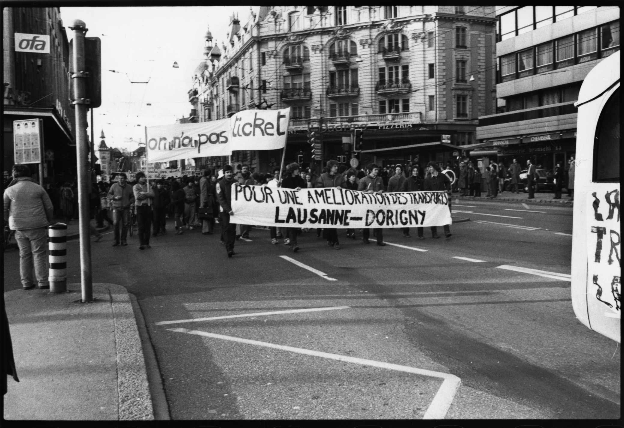 Manifestation universitaire Place Bel-Air le 19 janvier 1983